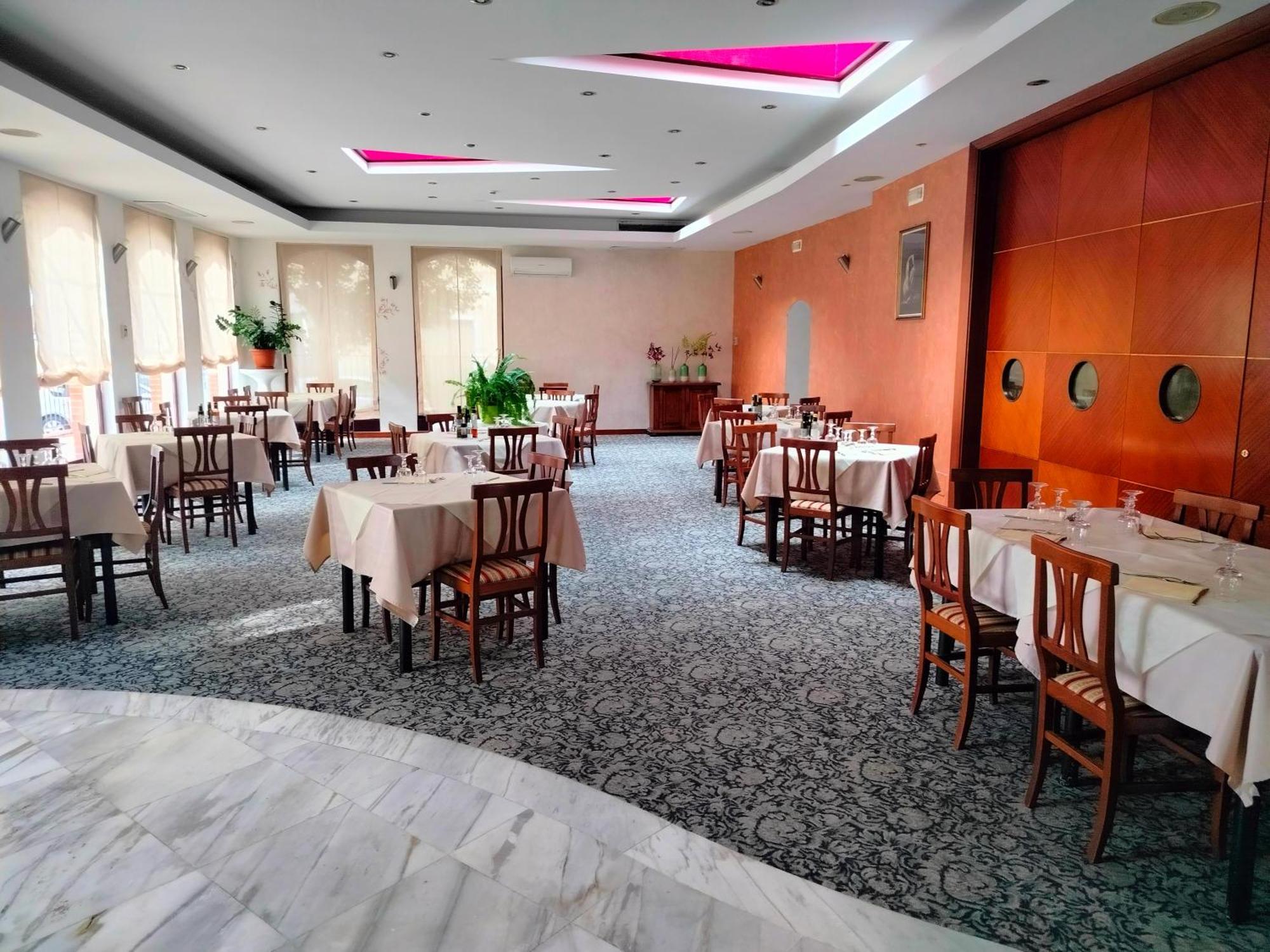 Hotel Centrale Пйомбіно Екстер'єр фото