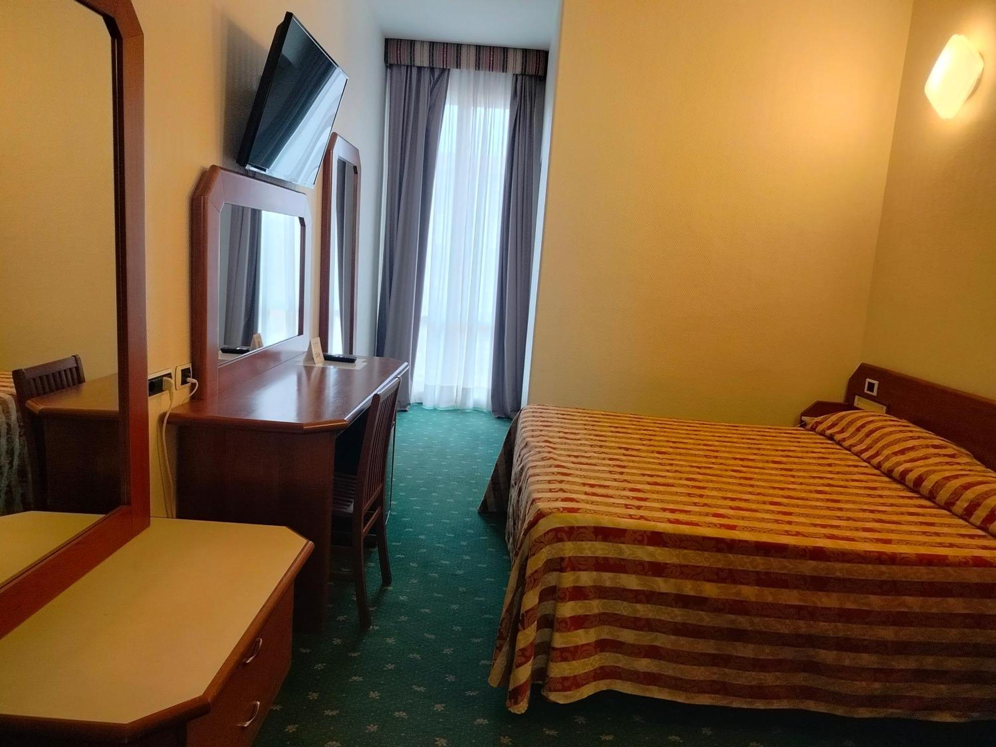 Hotel Centrale Пйомбіно Екстер'єр фото