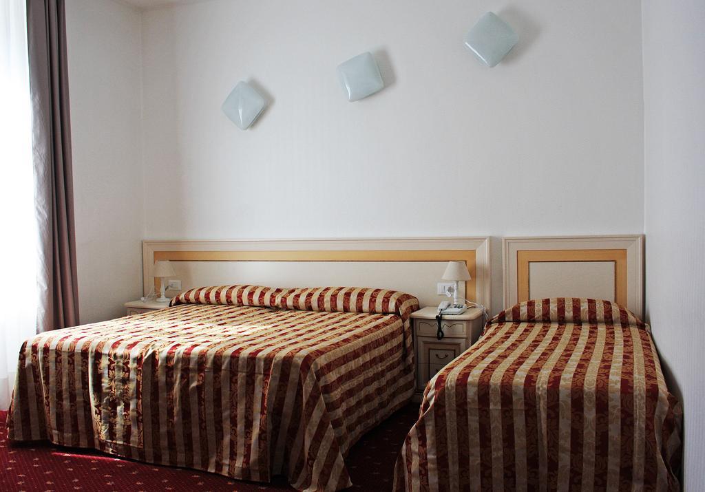 Hotel Centrale Пйомбіно Екстер'єр фото
